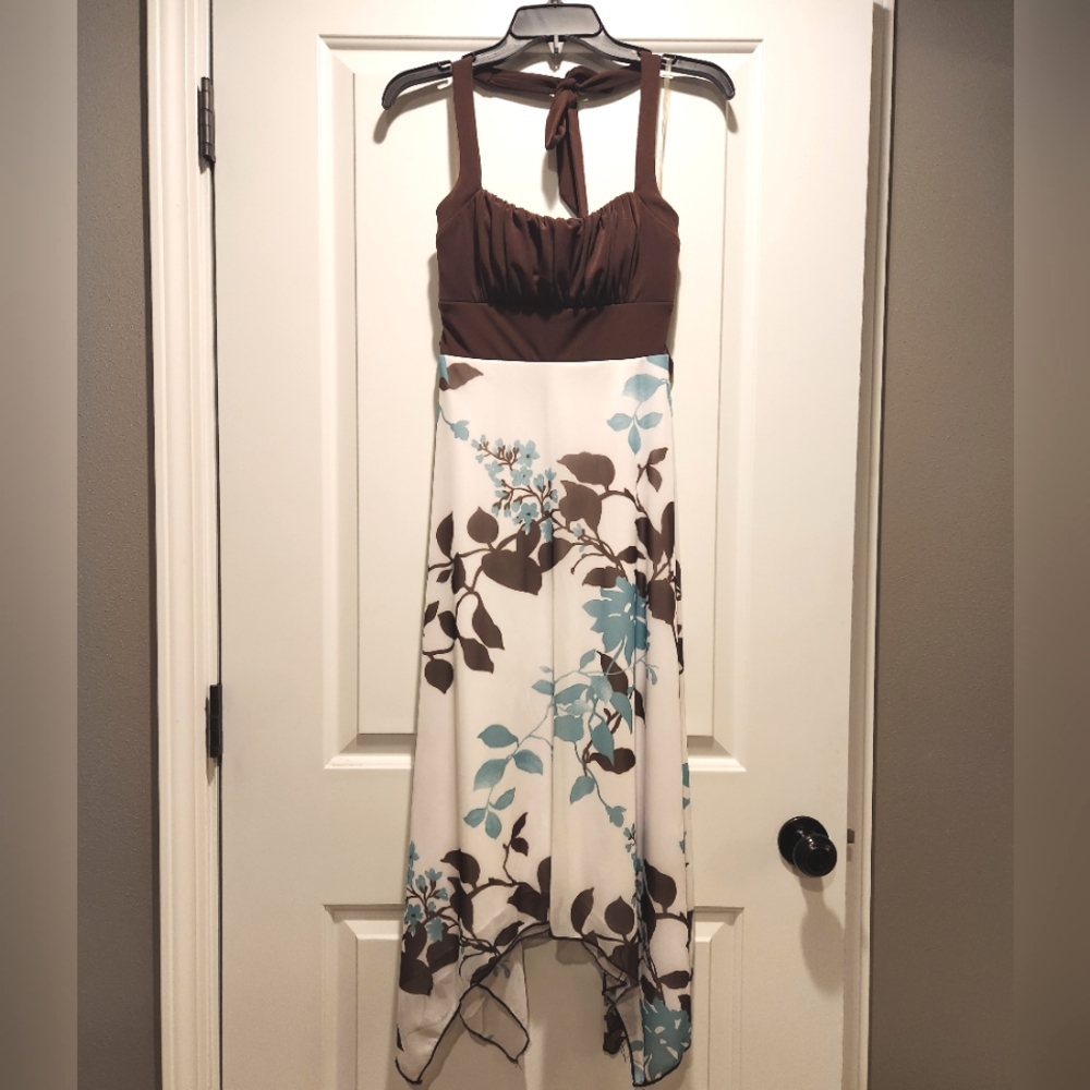Casual strap-halter dress, size medium, white/rich brown/turquoise colors
